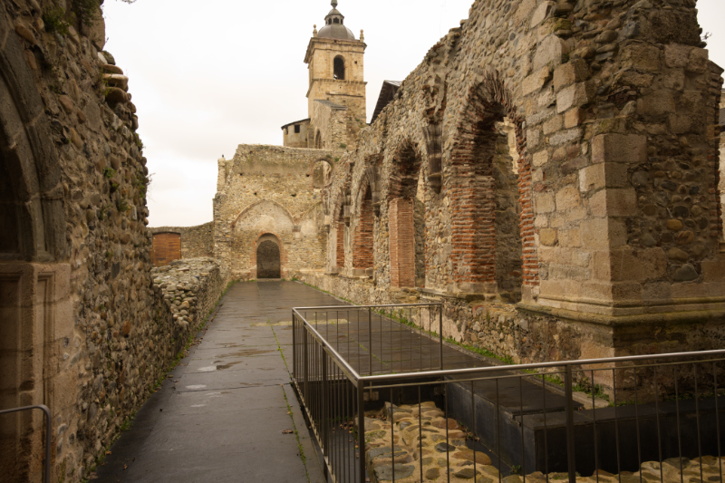 Galeria oeste del claustro del monasterio de Carracedo